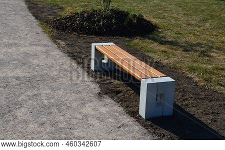Pedestrian Path Newly Built Compacted Stone Aggregate Permeable Surface Soft For Runners Pedestrian 
