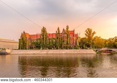 Wroclaw, Poland - June 21, 2019: Sunset Panorama With Odra Or Oder River And Old House