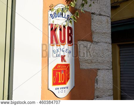 Bordeaux , Aquitaine  France - 08 22 2022 : Bouillon Kub Logo Brand And Text Sign On Market Boutique