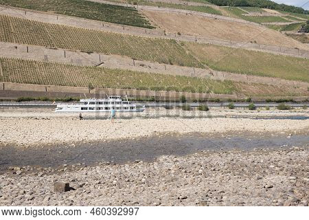 Rhine Near Bingen In Rhineland-palatinate In Germany. Extreme Low Water In The Drought Summer Of 202