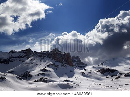 Panoramiczny widok z gór śnieg