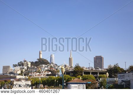 San Francisco, Usa - May 18, 2022: Skyline Of San Francisco With Skyscraper And Pyramid In Early Mor