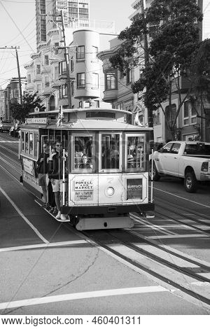 San Francisco, Usa - May 24, 2022: Historic  Cable Car Powell Hyde Line On Turntable At Powell Stree