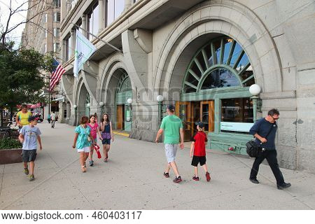 Chicago, Usa - June 27, 2013: People Walk By Roosevelt University In Chicago. Roosevelt University I