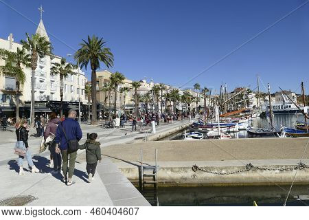 Sanary Sur Mer, France - November 6, 2021: Scenic View To Harbor Promenade At Sanary Sur Mer In Fran