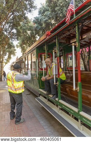 San Francisco, Usa - May 20, 2022: Historic  Cable Car Powell Hyde Line On Turntable At Powell Stree