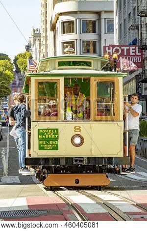 San Francisco, Usa - May 20, 2022: Historic  Cable Car Powell Hyde Line On Turntable At Powell Stree
