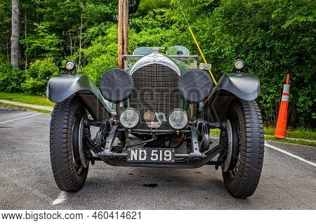 Highlands, Nc - June 11, 2022: Low Perspective Front View Of A 1927 Bentley 3 Litre Speed Model Tour