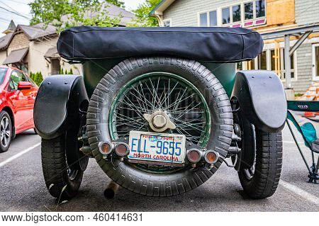 Highlands, Nc - June 11, 2022: Low Perspective Rear View Of A 1927 Bentley 3 Litre Speed Model Toure