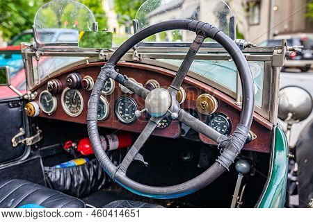 Highlands, Nc - June 11, 2022: Close Up Detailed Interior View Of A 1927 Bentley 3 Litre Speed Model