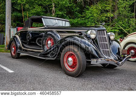 Highlands, Nc - June 11, 2022: Low Perspective Front Corner View Of A 1936 Auburn 852 Cabriolet At A