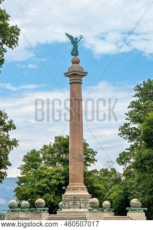 West Point, Ny - Usa - Aug 26, 2022: Vertical View Of The Battle Monument, A Large Tuscan Column Mon