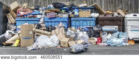 Glasgow, Scotland, Uk, August 28th 2022, Rubbish And Waste Increasing, Uncollected Due To Workers St