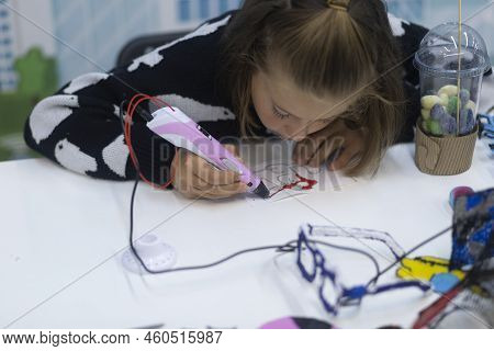 Syktyvkar, Komi, Russia, August 28, 2022.3 D Drawing Pen. Children Use A 3 D Pen To Draw.