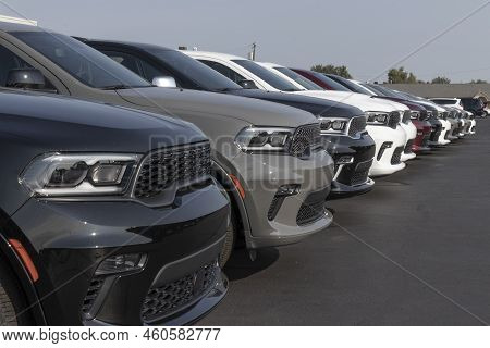 Kokomo - Circa August 2022: Dodge Durango Display At A Stellantis Dealership. Dodge Offers The Duran