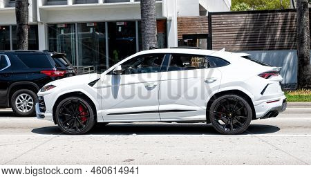 Miami Beach, Florida Usa - April 15, 2021: 2019 White Giallo Auge Lamborghini Urus, Side View