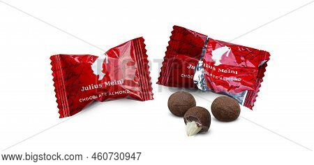 Chisinau, Moldova - July 24, 2022: Almonds In Chocolate With Cinnamon Julius Meinl. Julius Meinl Aus
