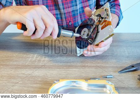 Repairing Defect Hard Drive. Data Hard Drive Backup Disc Hdd Disk Restoration Restore Recovery Engin
