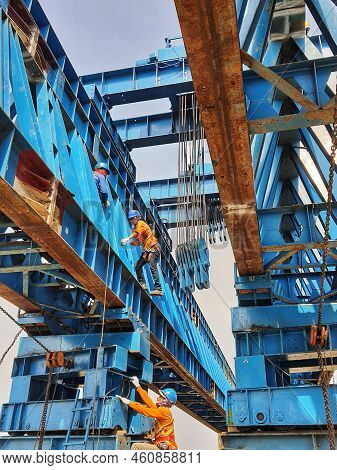 This Is The Steel Structure Of A Launcher Gantry That Will Be Used For Erection Precast Concrete I G
