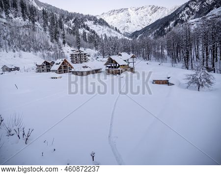 Beautiful Snow Mountains Scene At Himachal Pradesh Solang Valley Manali, Near Rohtang Pass, India.