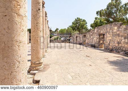 Beit Shean, Israel, August 06, 2022 : Partially Restored Ruins Of One Of The Cities Of The Decapolis