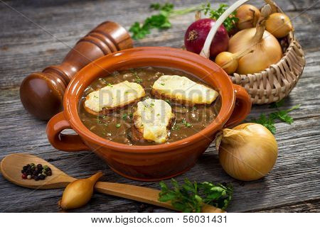 French onion soup / Soupe à l'oignon