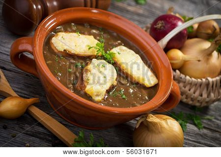 French onion soup / Soupe à l'oignon