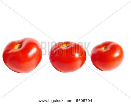 สาม Tomatos สุกสีแดง