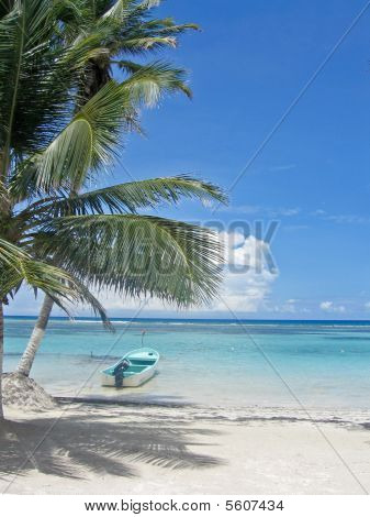 浜辺のボート