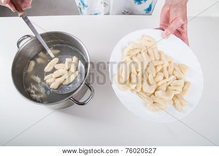Using Colander In The Kitchen