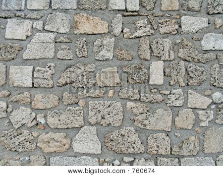 Pared de piedra amarilla