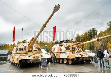 The 152 mm howitzer 2S19M2 