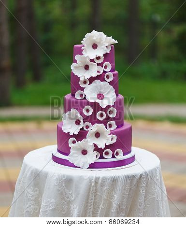 Grand Wedding Cake With Flowers