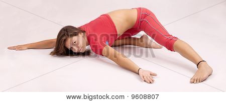 Ragazza facendo Excersises Fitness