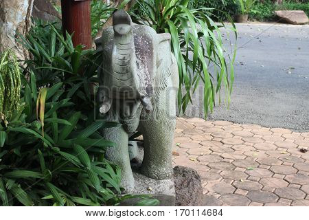 Elephant statue is craftsmanship in Thailand .
