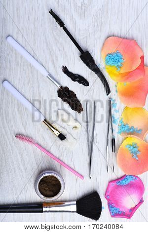 Hair Dye, Makeup Sponge, Brushes, Eyebrow Brush, Tweezers