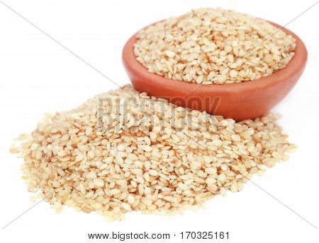 Close up of Peeled sesame seeds in a pottery