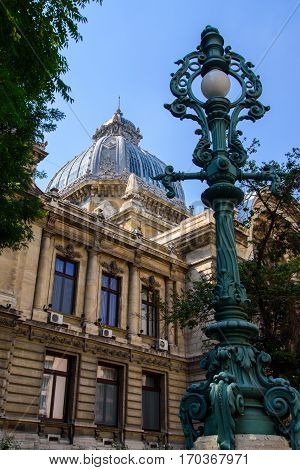 The center of Bucharest. Sights. Bank building