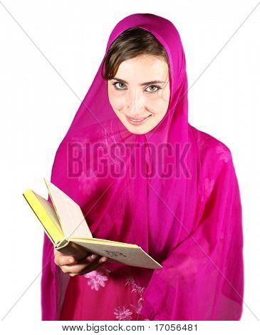 giovane ragazza araba abbastanza leggere