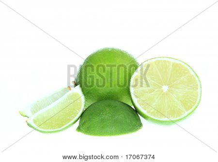Disolated lime fresco su sfondo bianco