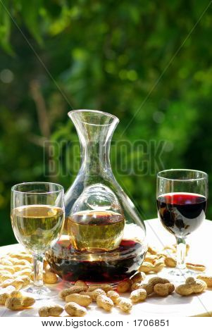 Vino con arachidi