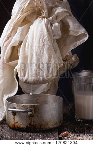 Making Non-dairy Almond Milk