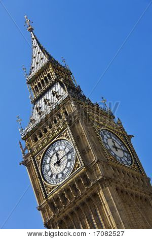 Close up van de wijzerplaat op de beroemde bezienswaardigheid klokkentoren bekend als Big Ben in Londen, Engeland. P