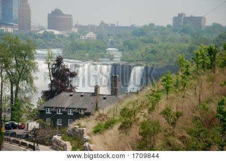 Pohled na Niagarské vodopády