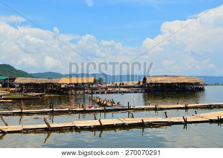 Restaurant In Houseboat At River / Bamboo Houseboat Raft Floating On River For Relax Time Landscape 