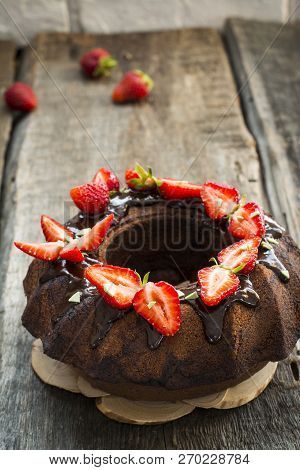 Traditional Chocolate Gugelhupf With Strawberry. Brownie Cake. Chocolate Kex. German Baked Goods. Au