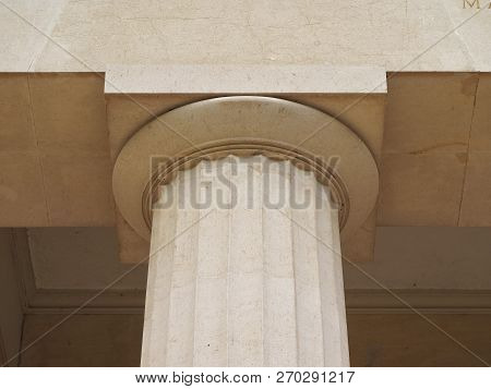 Doric Capital (aka Chapiter) Of A Column
