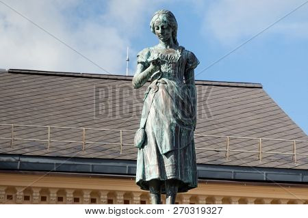 Klaipeda, Lithuania - September 22, 2018: The Sculpture Of A Young Girl Known As Annchen Von Tharau 