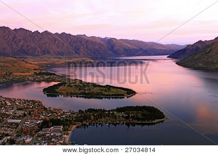 Lago Wakaitipu a Queentowns al tramonto