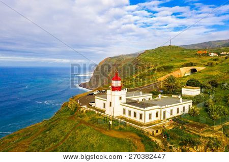Farol Da Ponta Do Pargo Ilha Da Madeira. Lighthouse Ponta Do Pargo - Madeira Portugal - Travel Backg